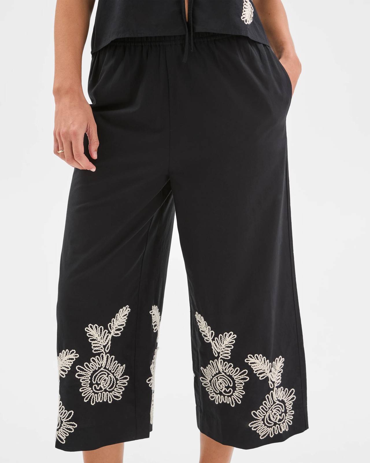 Resort Embroidered Detail Pants 5 of 6