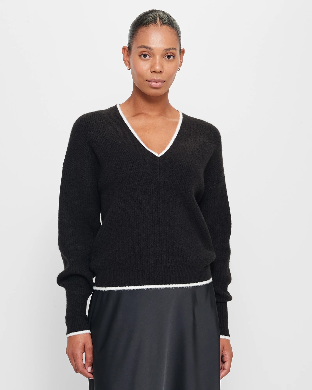 Black v neck knitted jumper best sale