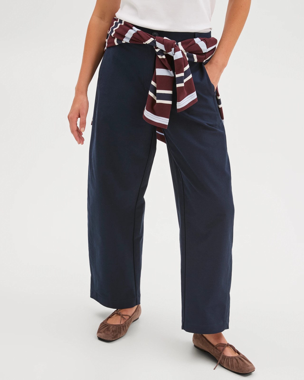 Relaxed Forward Seam Barrel Leg Pants - Ink Navy 2 of 5