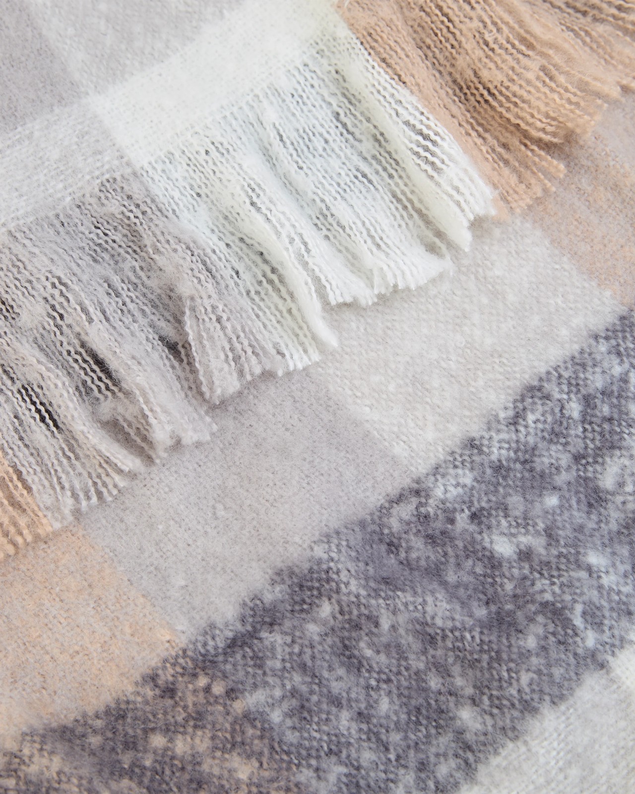 590_72165157_2+590T7216