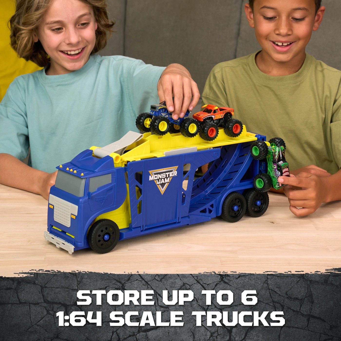 Monster Jam 1:64 Hauler Playset 3 of 5