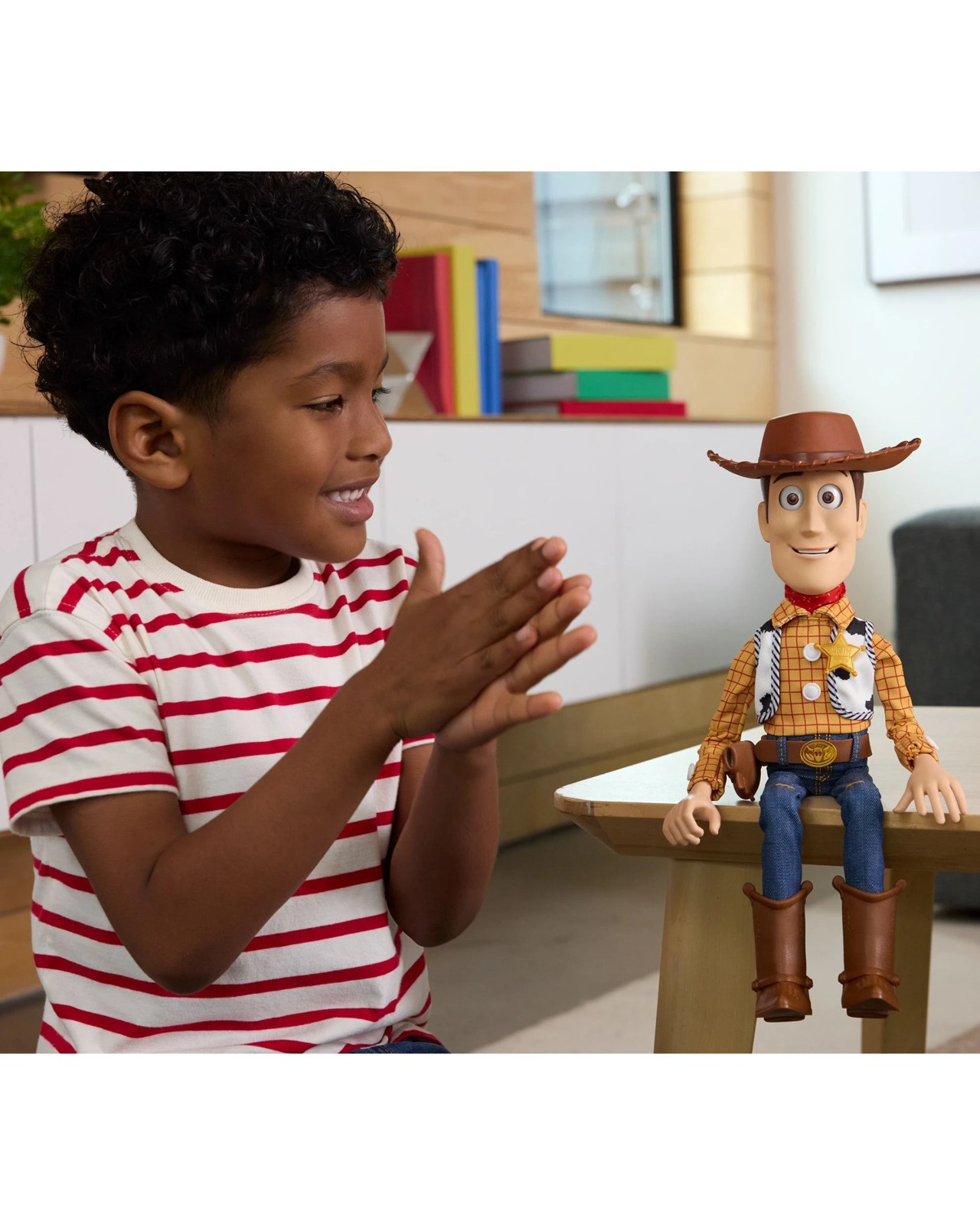 Disney and Pixar Toy Story 5 Ultimate Action Woody Figure, Simple & Animated Mode 4 of 4