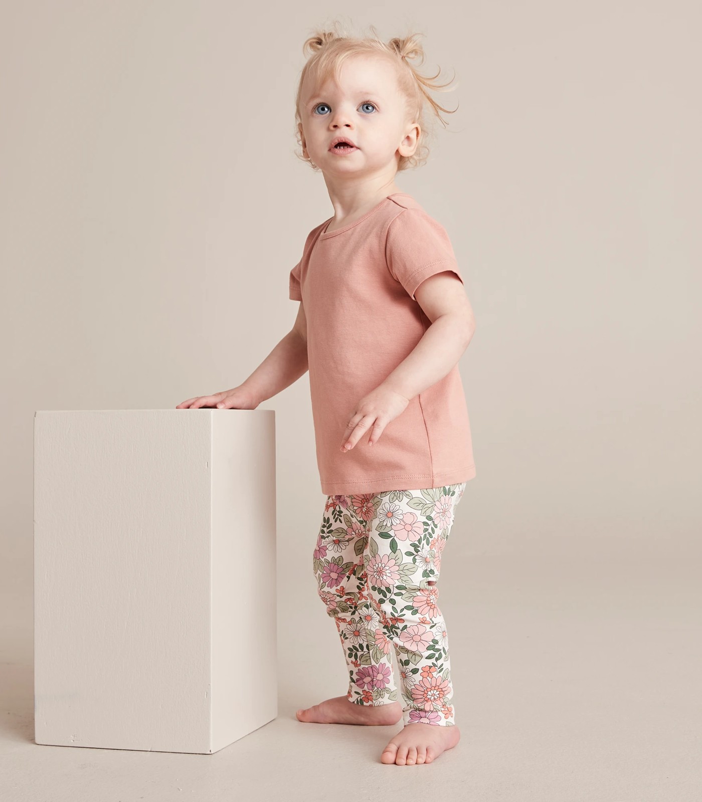 W23 260206_01 G PRINT LEGGING PINK FLORAL GARDENIA 5 of 6