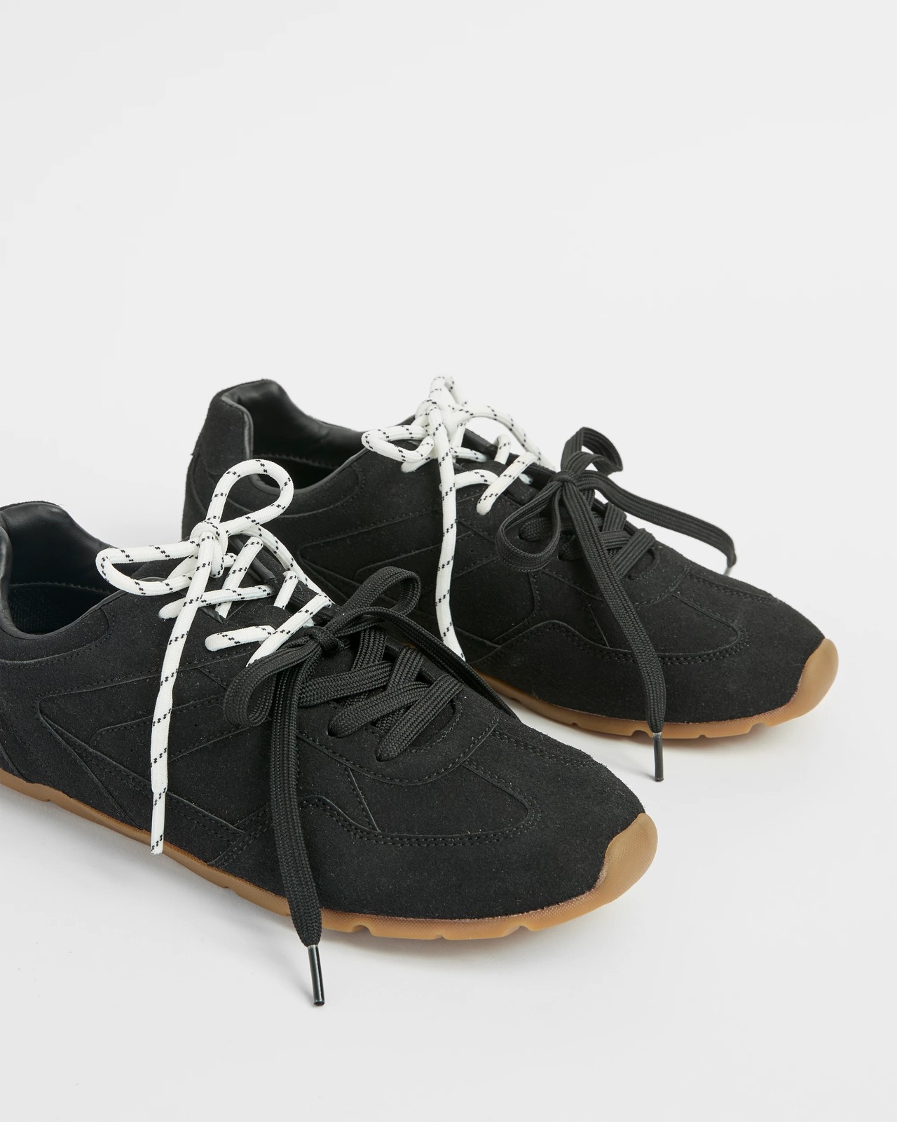 Retro Sneaker - Lianna - Black 4 of 5