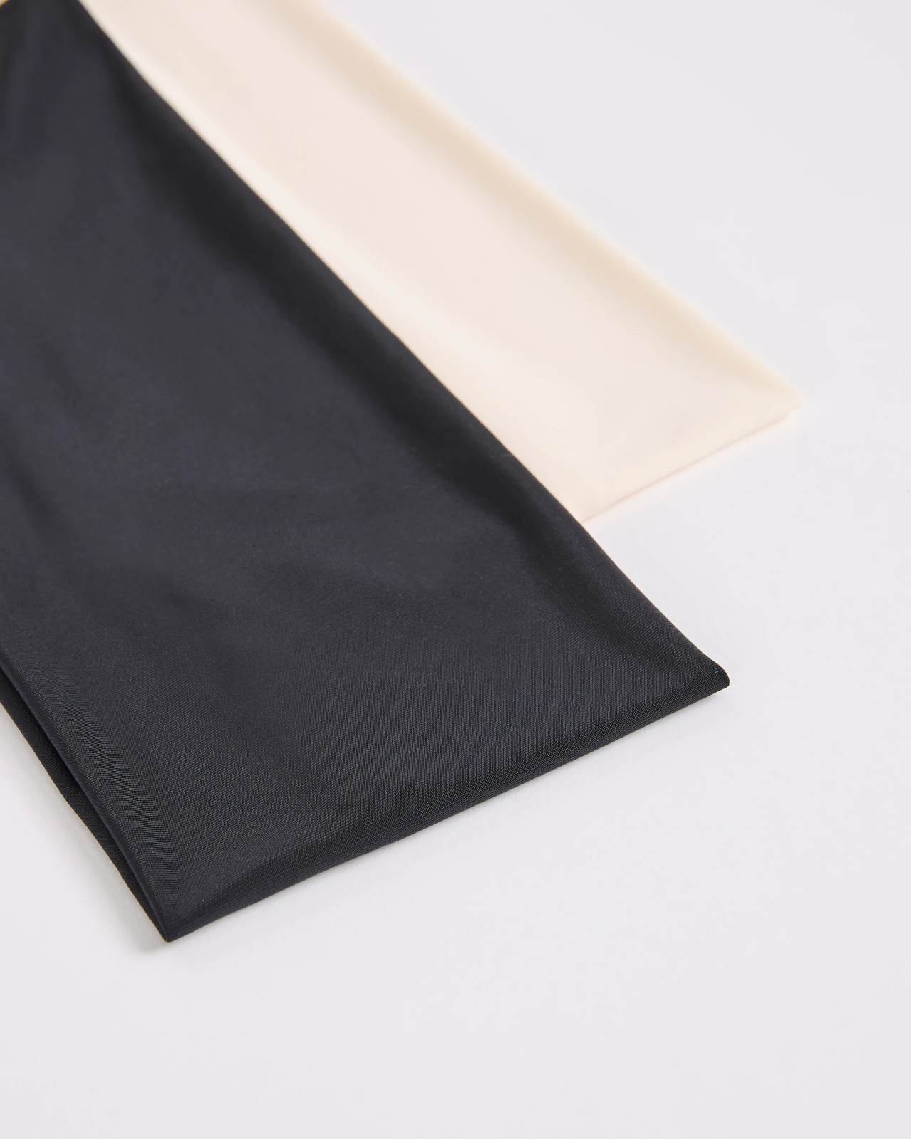 2 Pack Active Stretch Headbands - Black and Grey 3 of 3