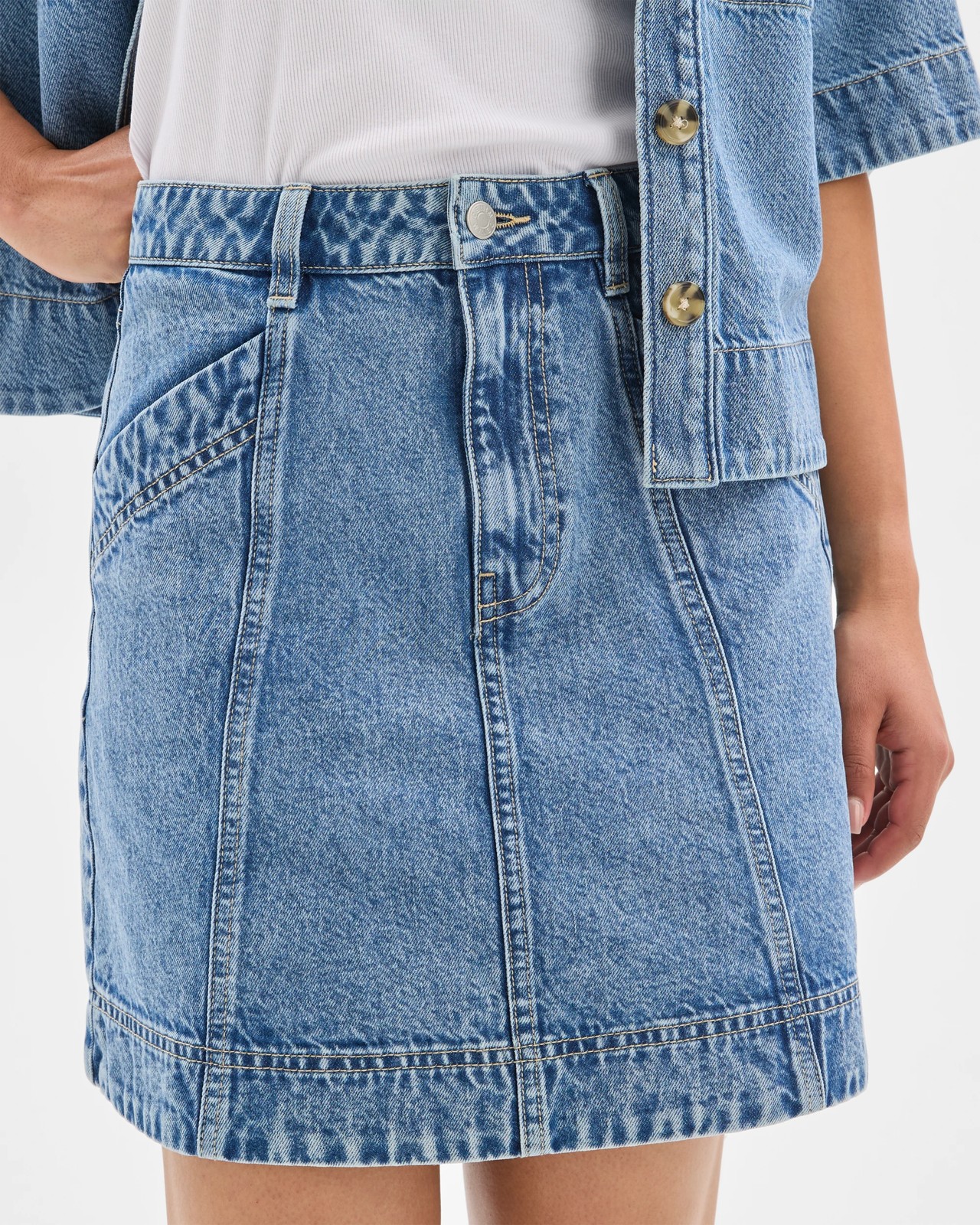 220_72057940_4+220T7205