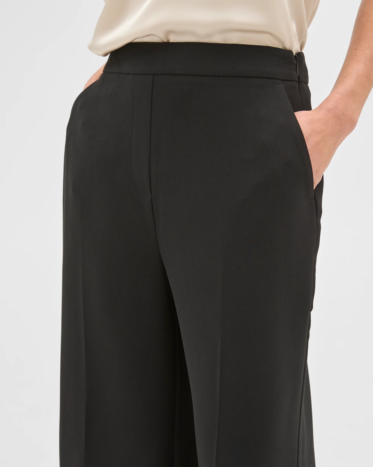 Preview Crepe Tailoring Cropped Culotte Pants - Black 3 of 6