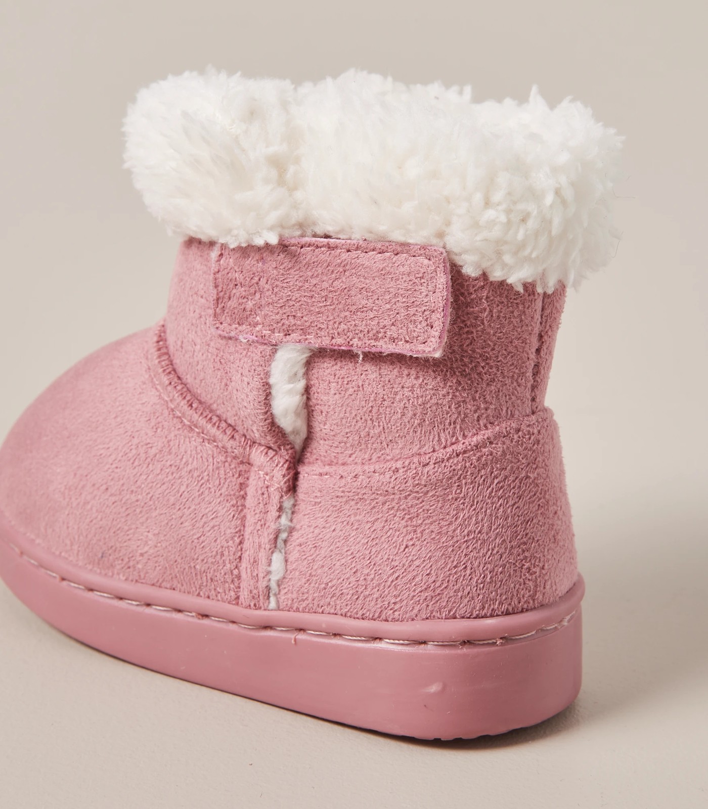 Baby girl pink hot sale ugg boots