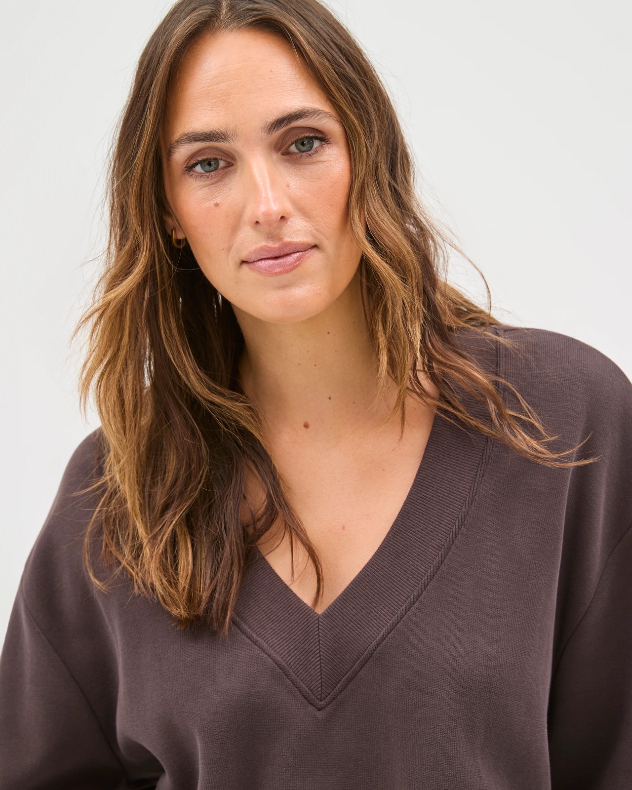 Active Australian Cotton Blend Sueded Rib V-Neck Jumper - Cocoa 4 of 5