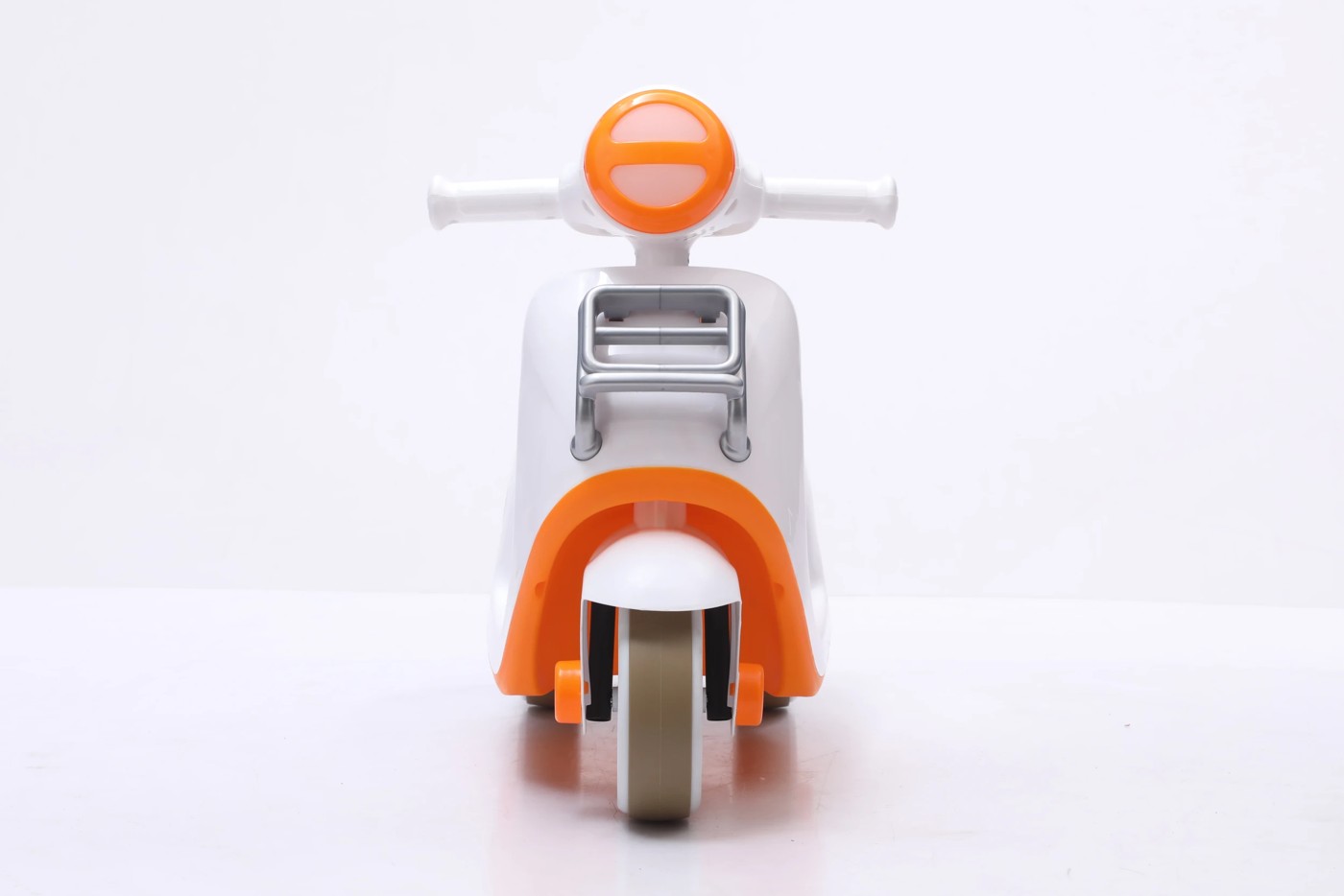 Piccolo Moto Scooter 3 of 5