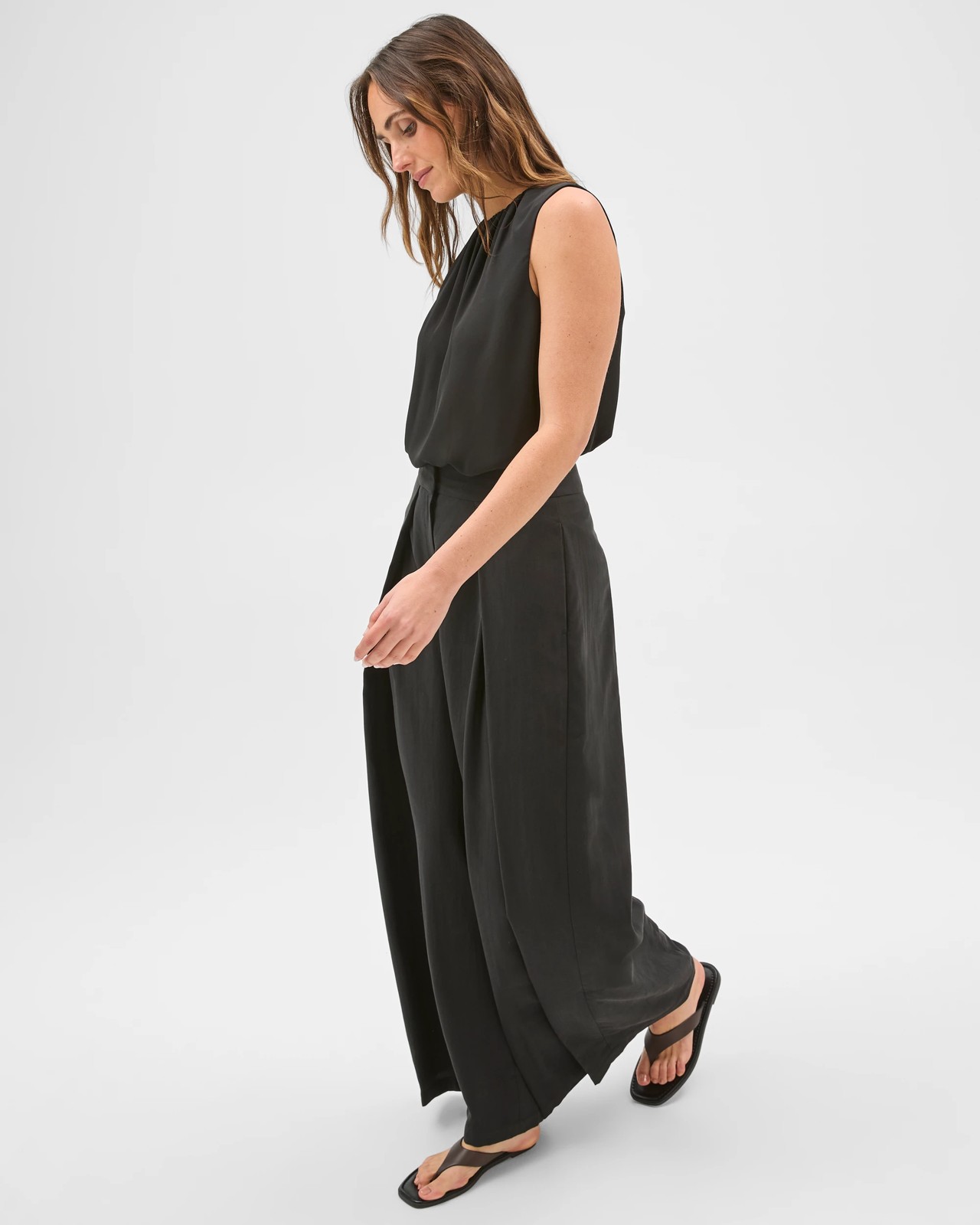 Preview Crossover Pleated Wide Leg Pants - Black 3 of 5