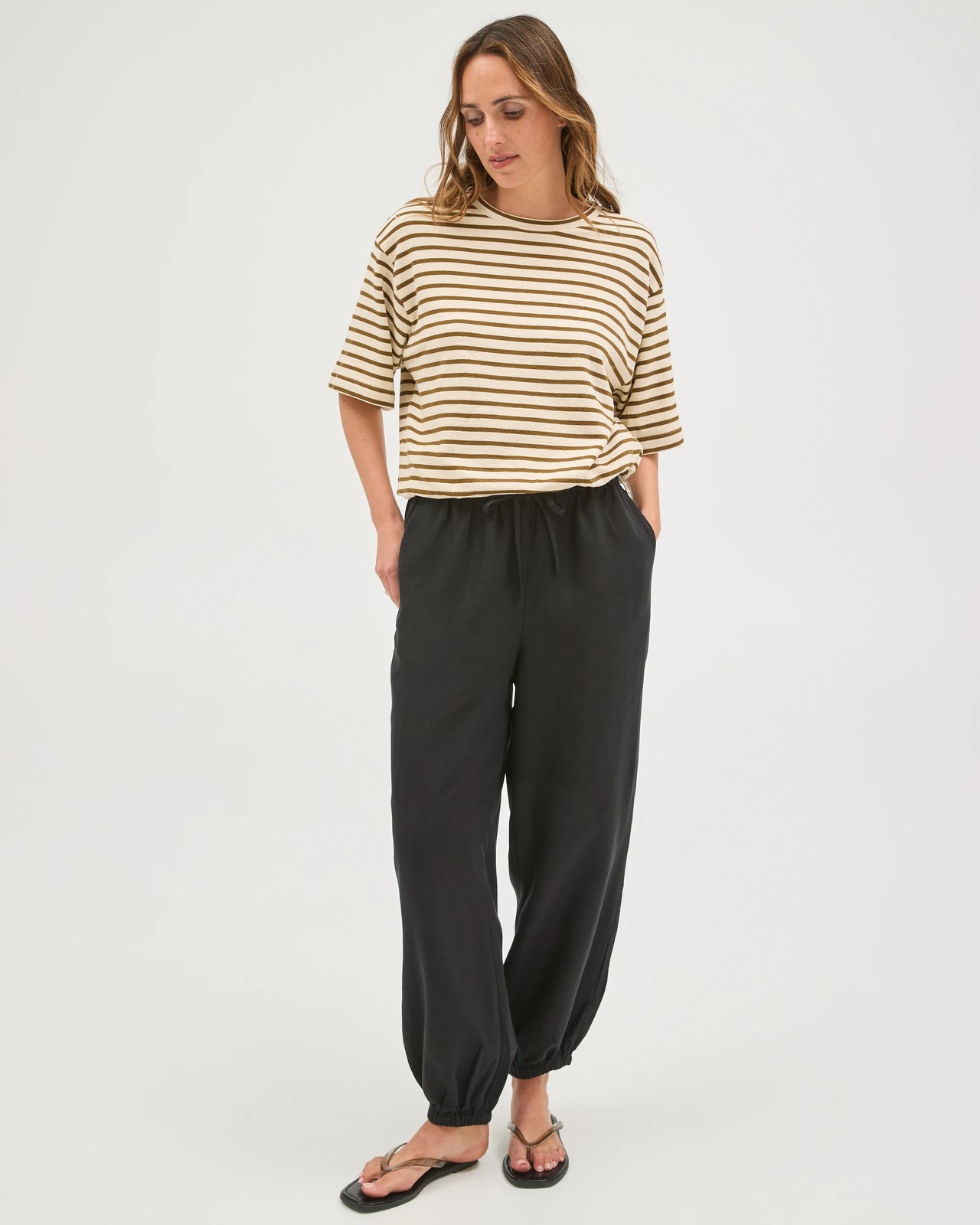 Relaxed Fit Jogger Pants  - Black 3 of 6