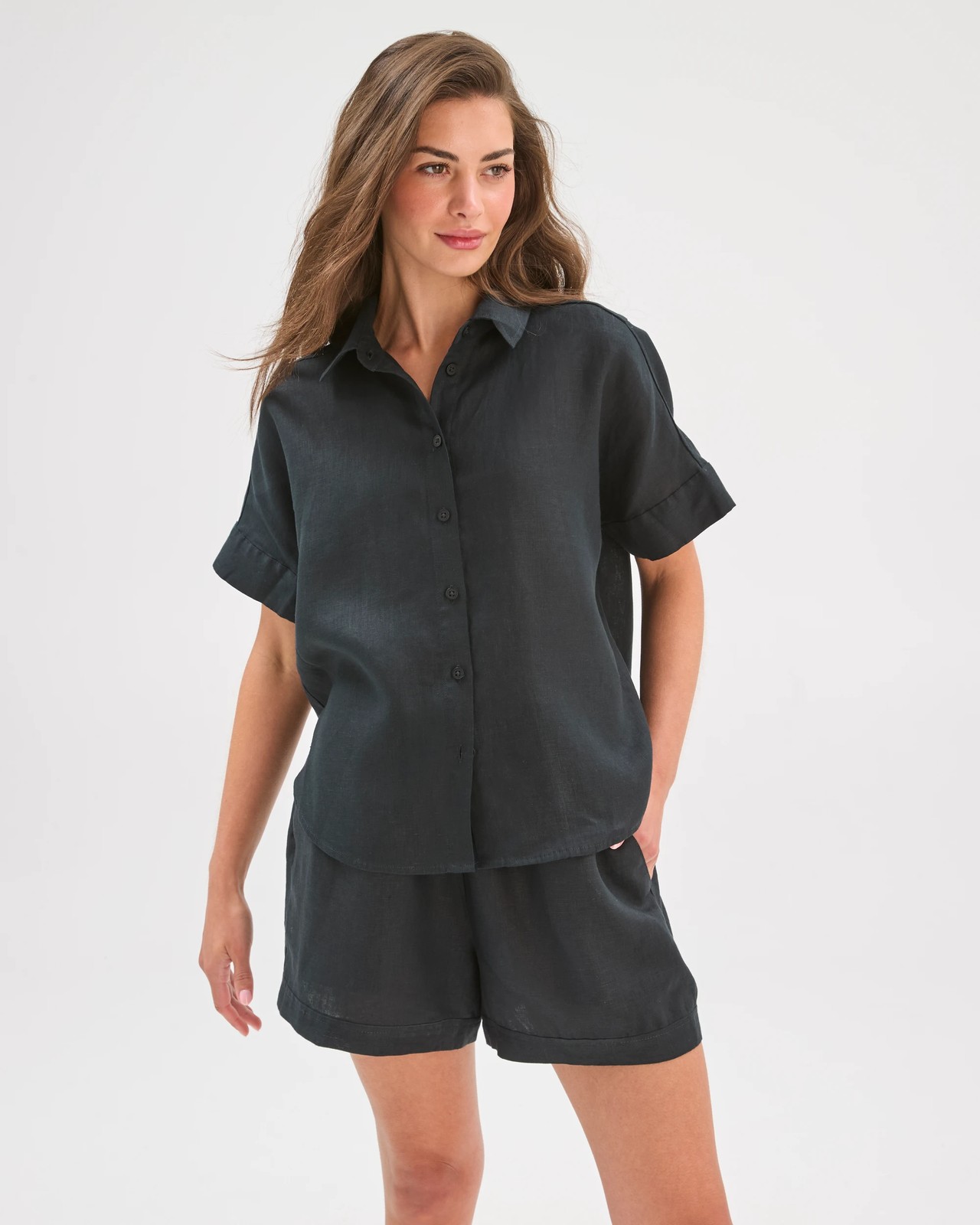 Petites European Linen Boxy Short Sleeve Shirt 3 of 5
