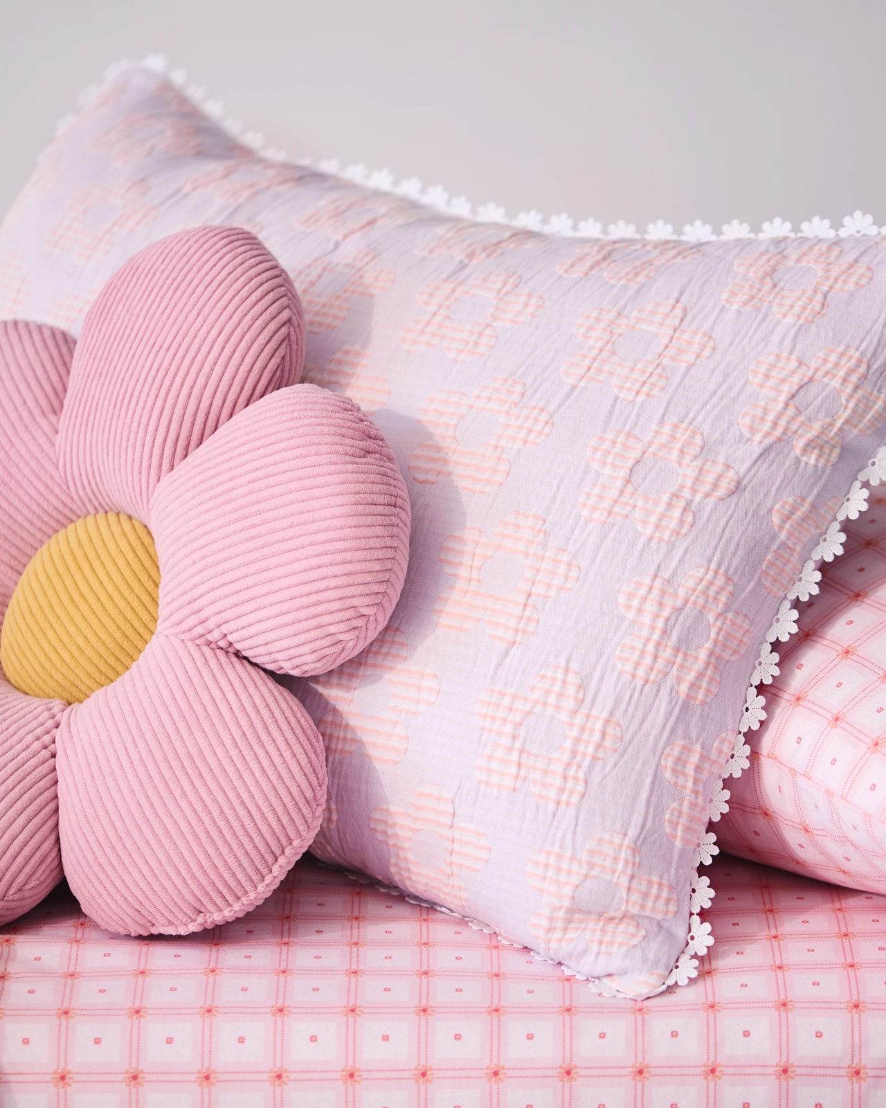 Kids Jasmin Textured Daisy Quilt Cover Set 3 of 6