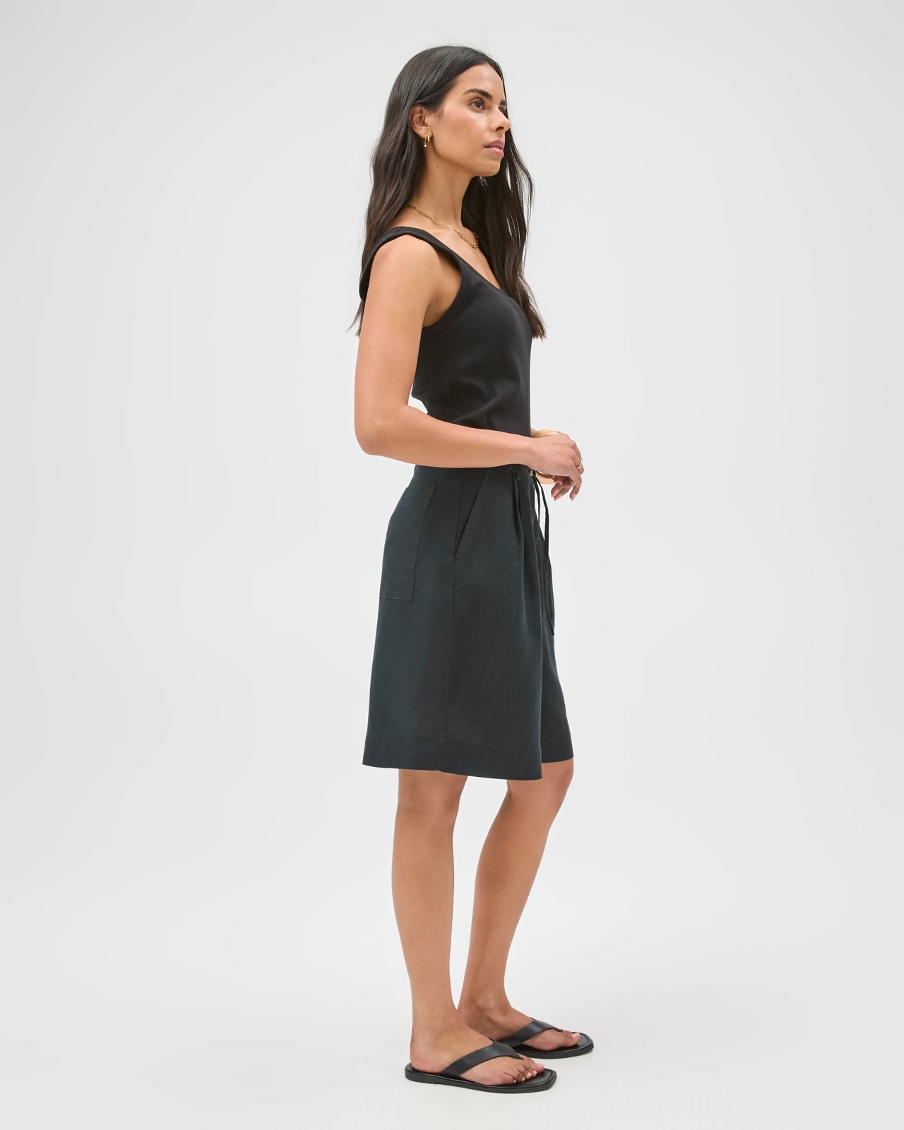 European Linen Bermuda Shorts - Black 3 of 6