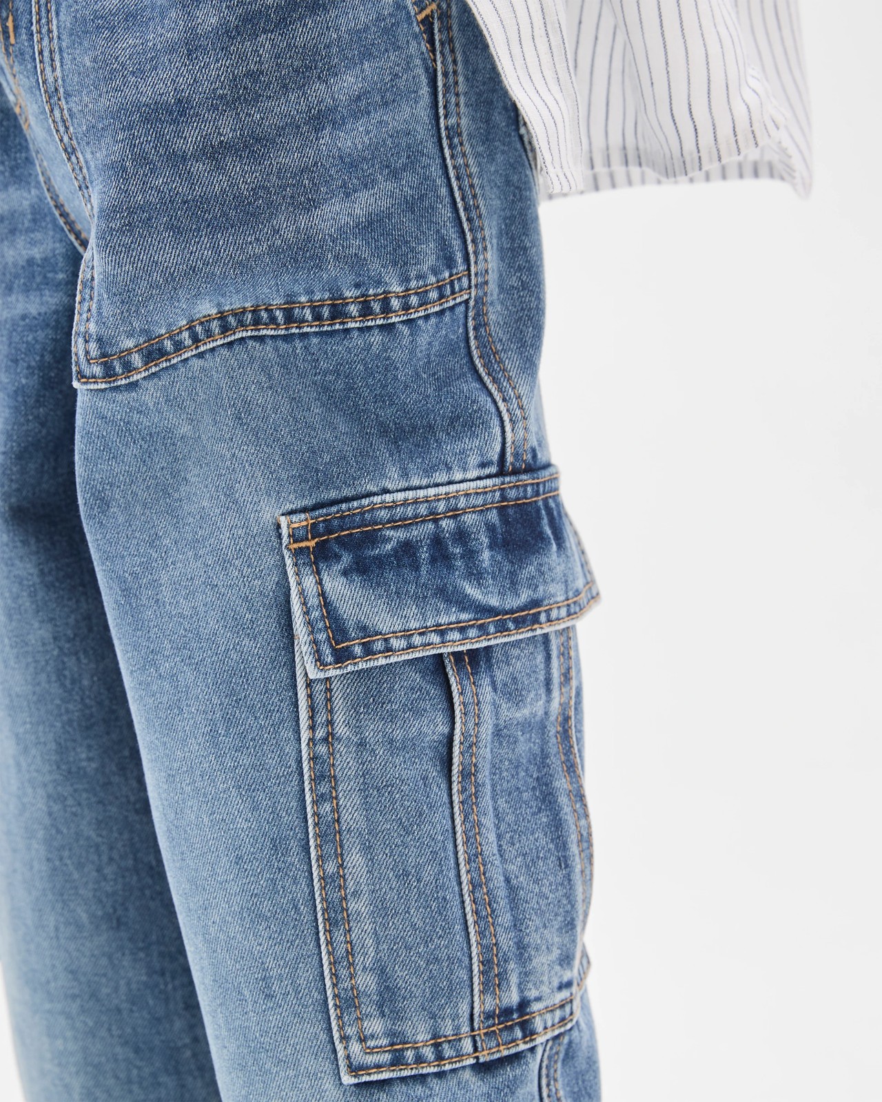 Australian Cotton Blend Loose Fit Cargo Denim Jeans - Mid Wash 3 of 6