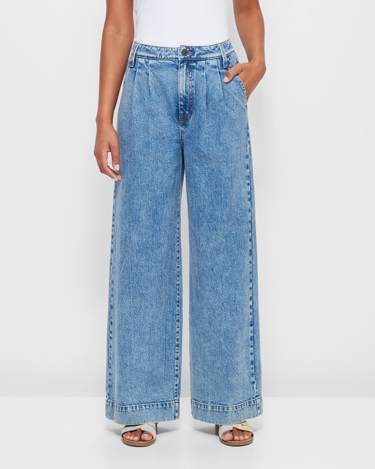 wide-leg denim jeans