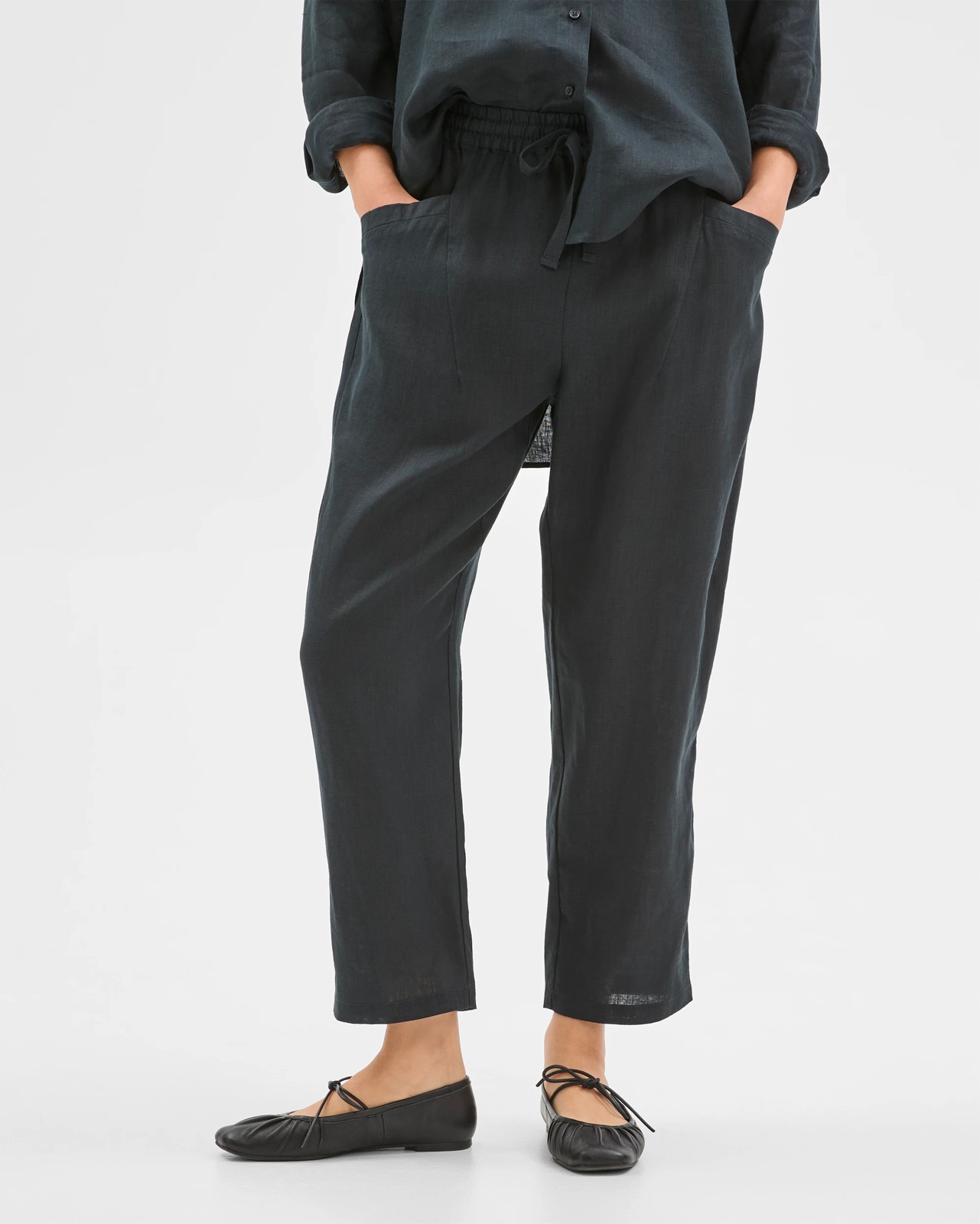 European Linen Tapered Pants - Black 4 of 6