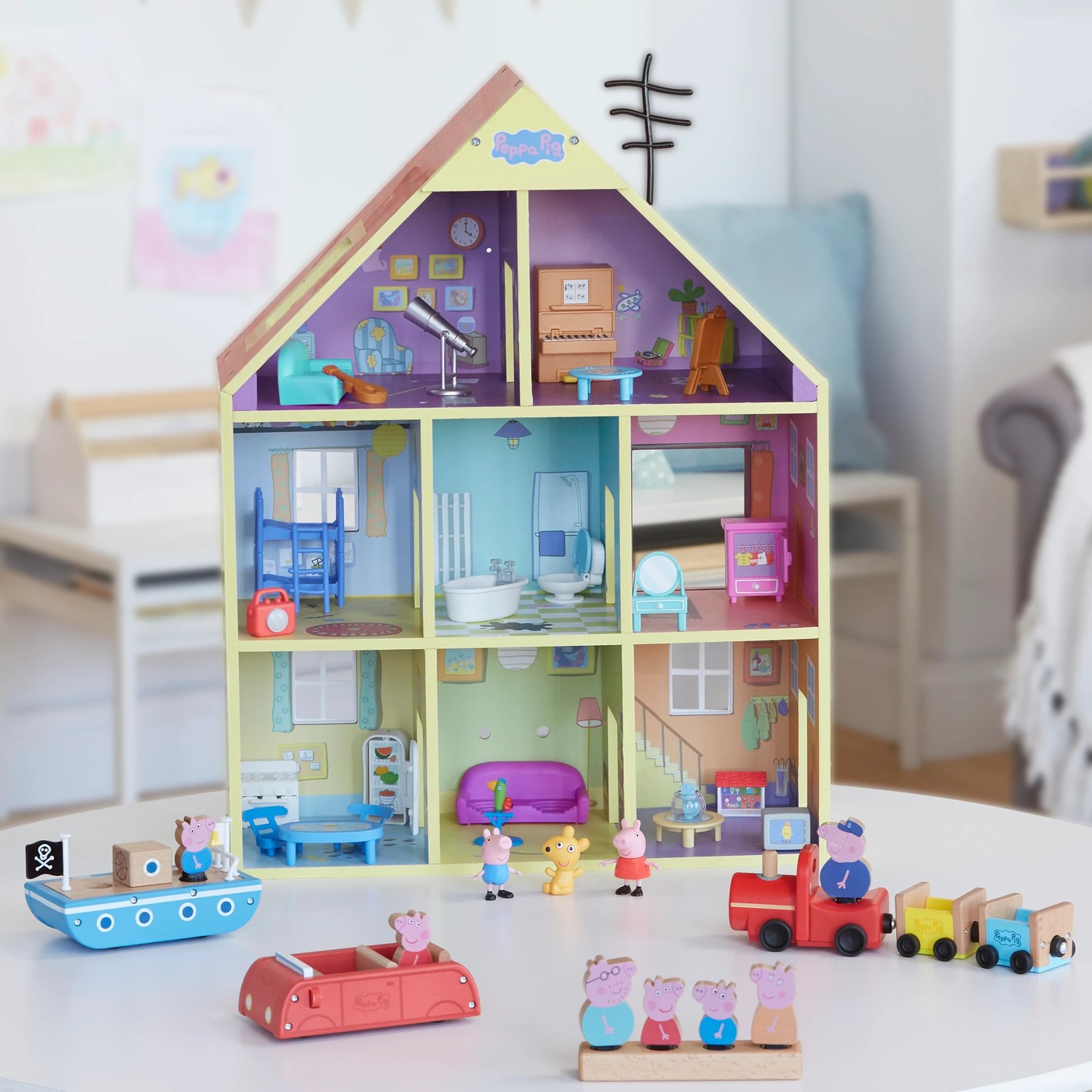 Peppa Pig Wooden Deluxe Playhouse 4 of 4