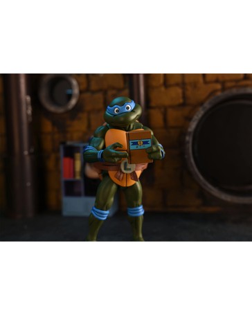 NECA Teenage Mutant Ninja Turtles - Ultimate Leonardo 7in. Scale Action Figure