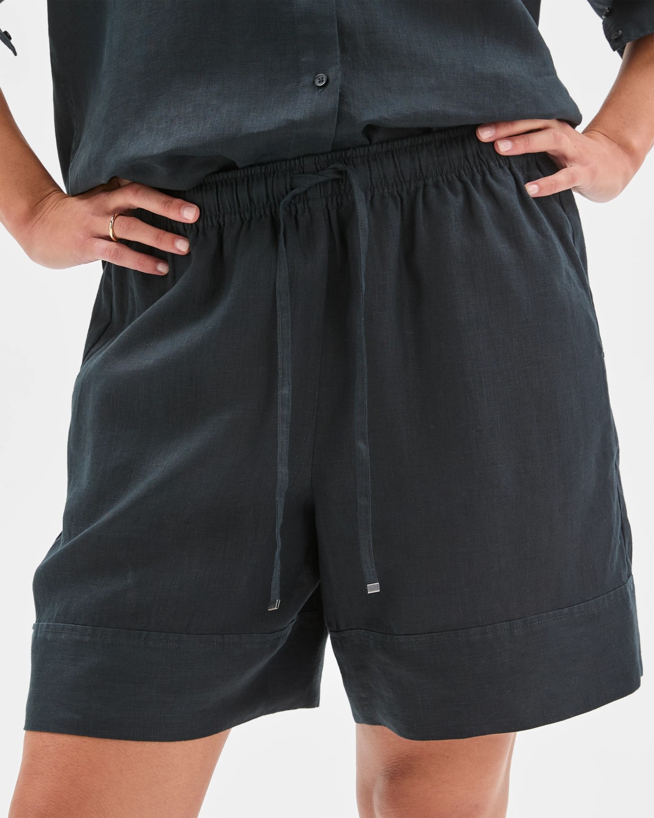 European Linen Long Shorts - Black 4 of 6