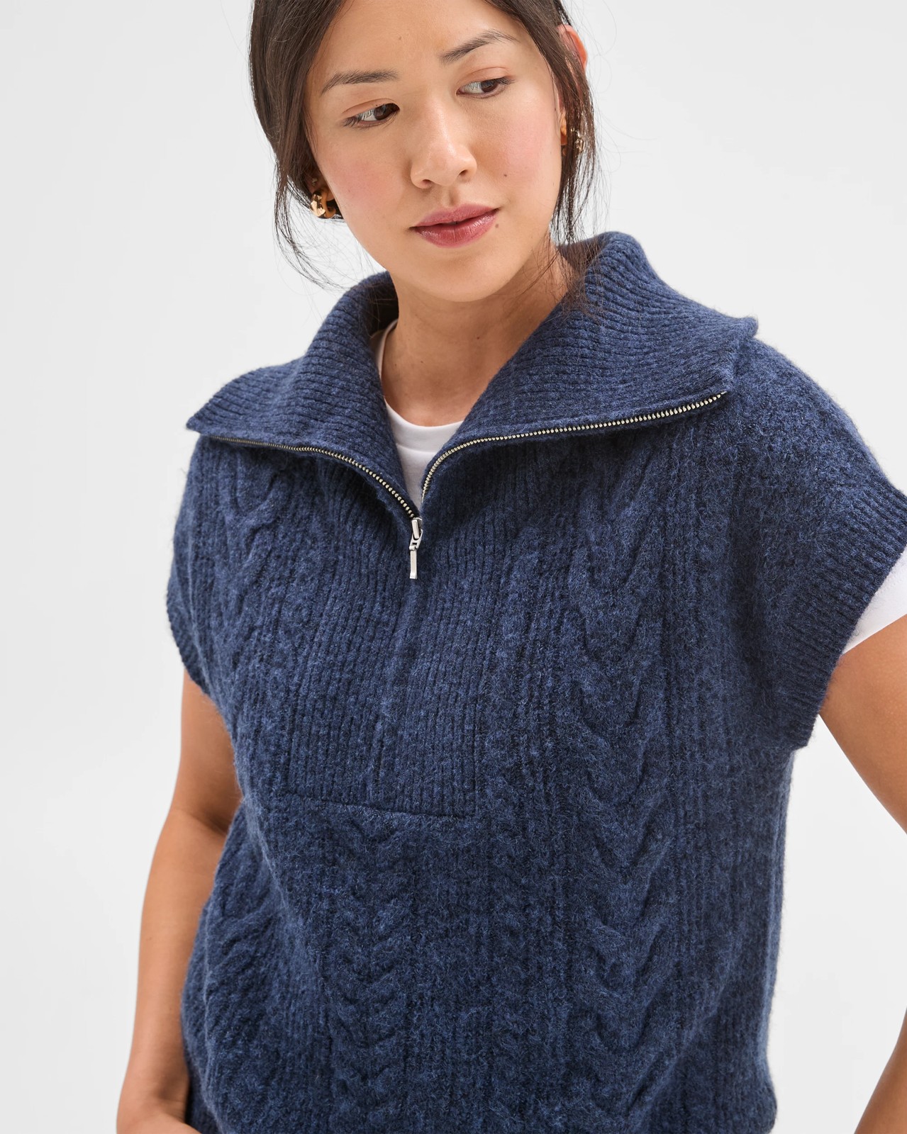 Lightweight Lofty Cable Knit Vest - Navy 3 of 6