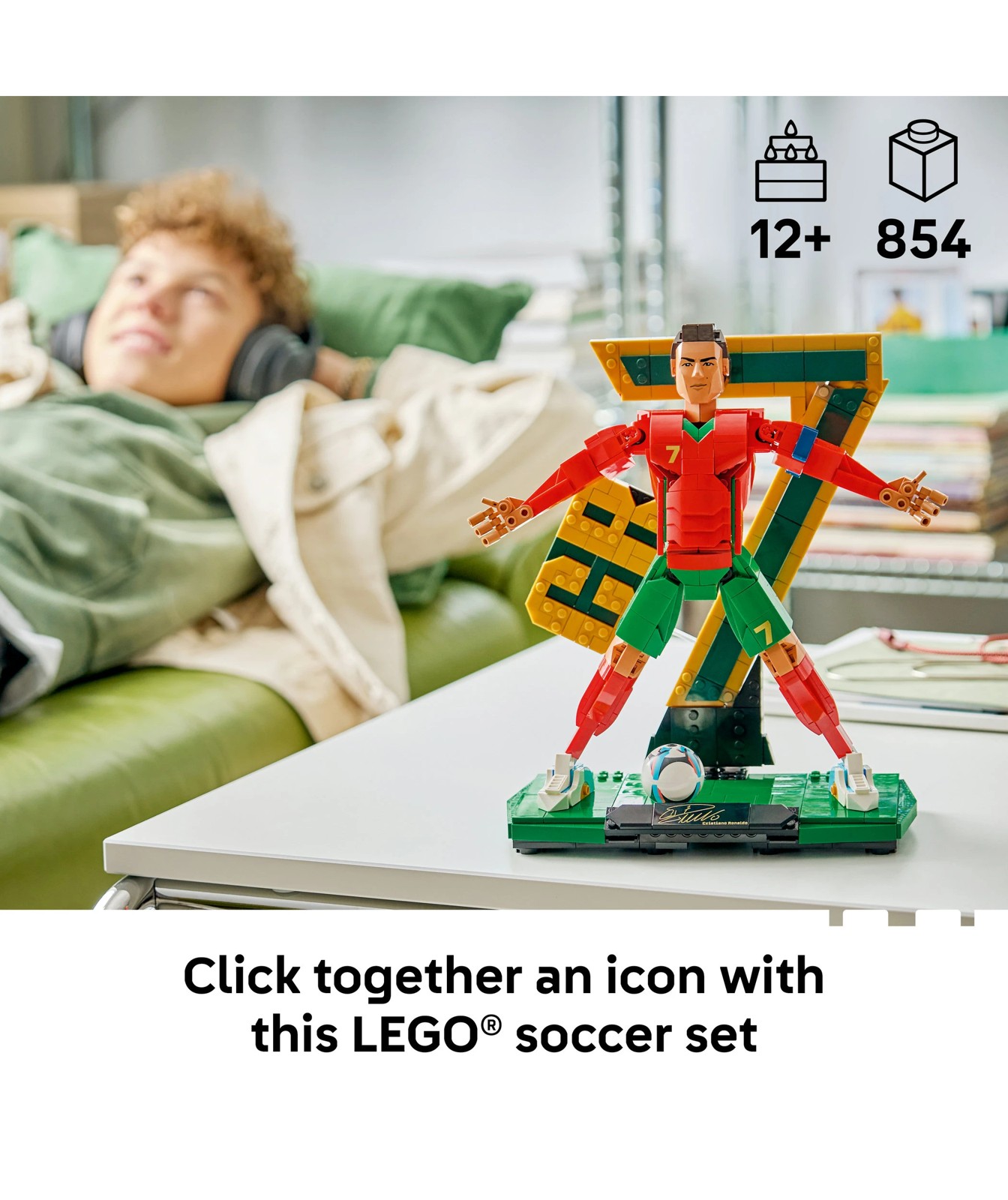 LEGO® Editions Football Cristiano Ronaldo – Football Legend 2 of 5