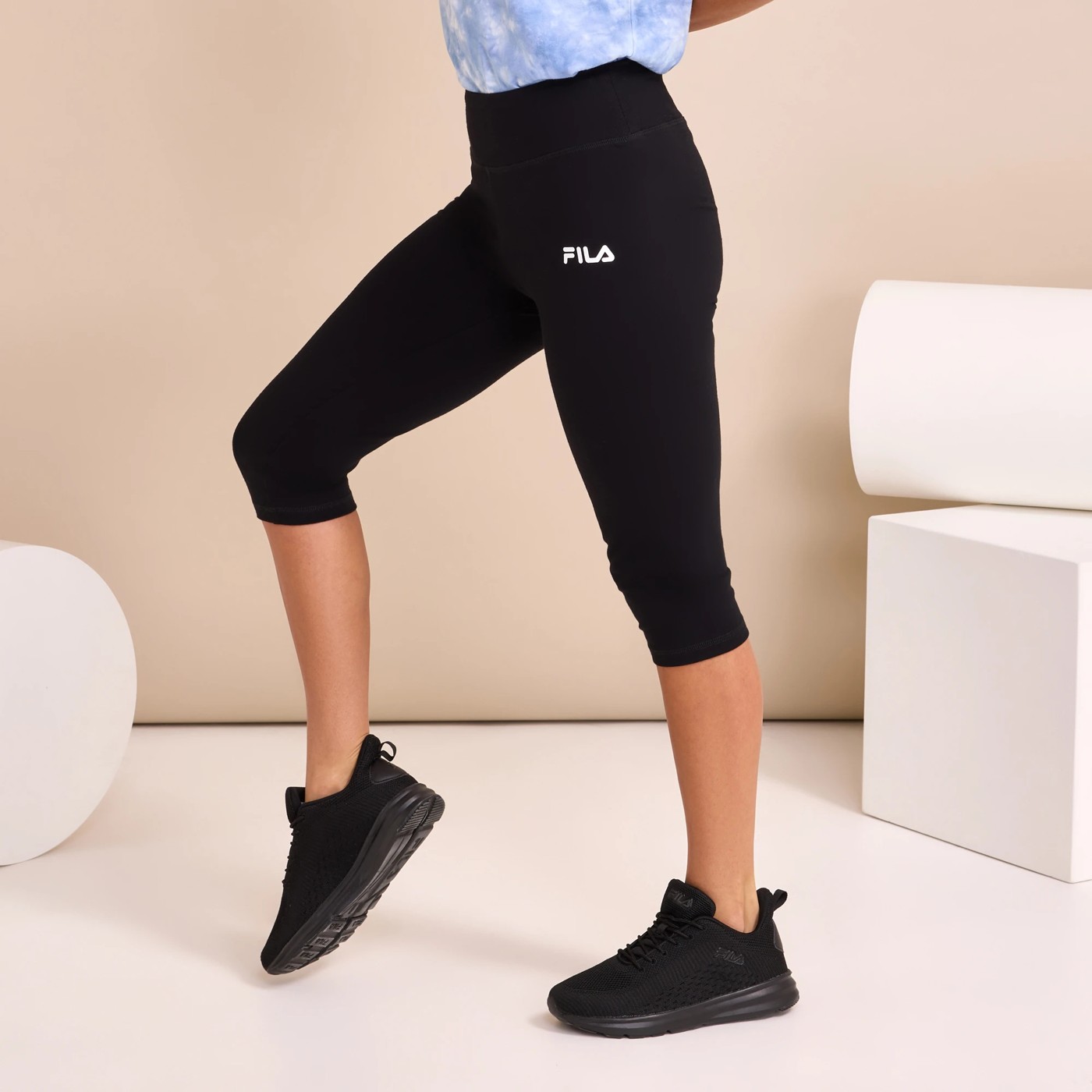 Fila Fila Sport womens Black Stretch Elastic Waist Pull On Capri Leggings  Size Medium