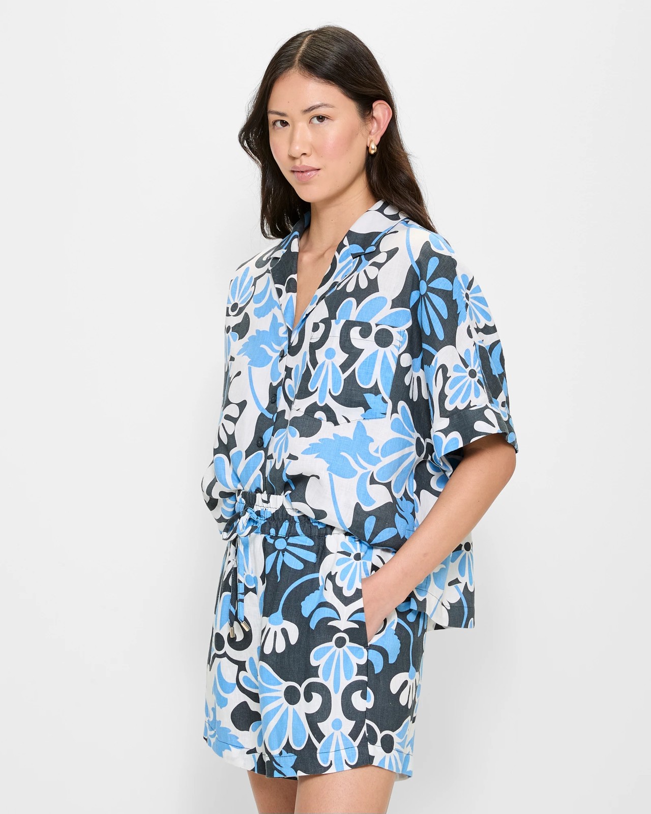 European Linen Printed Pull On Shorts 3 of 5