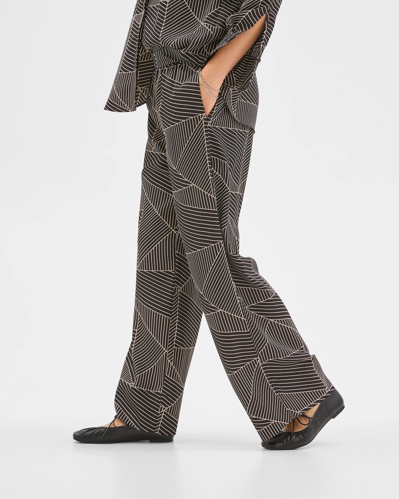 Preview Flat Front Wide Leg Pants - Black Spliced Geo 3 of 6