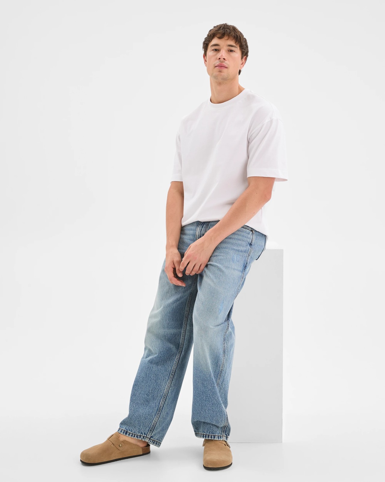 Commons Loose Fit Barrel Leg Denim Jeans 3 of 6