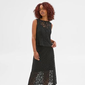 Petites Sleeveless Lace Top