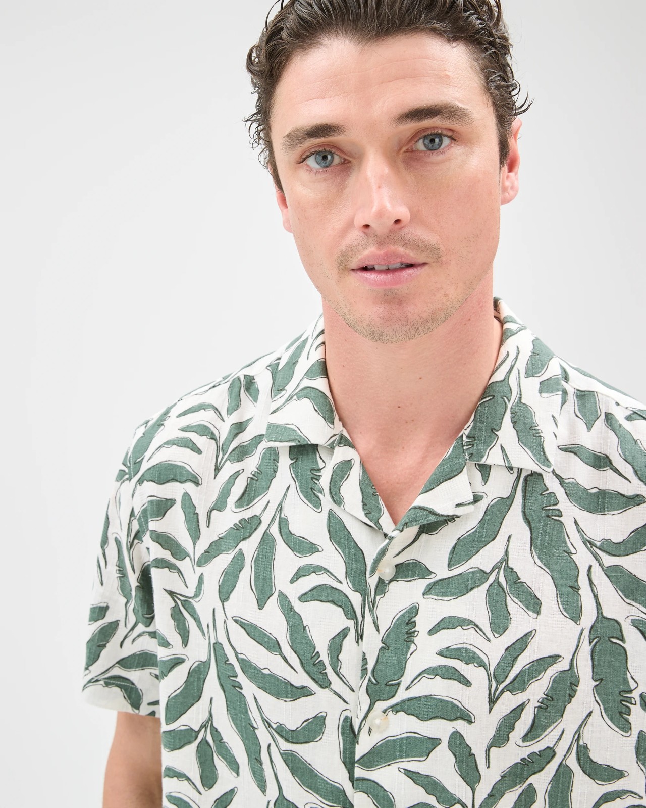 European Linen Blend Short Sleeve Textured Shirt 3 of 5
