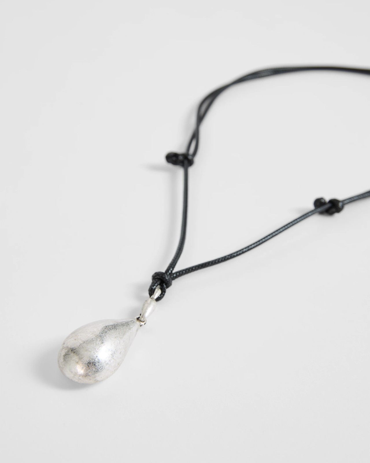 Metal Teardrop Pendant Necklace 2 of 2