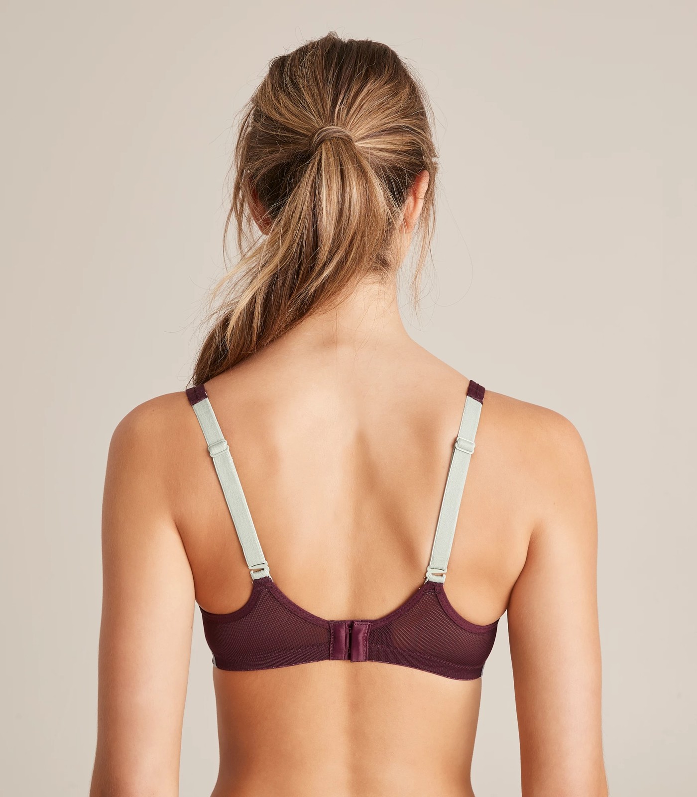 Be By Berlei Medium Impact Contour Sports Bra; Style: YX8VT