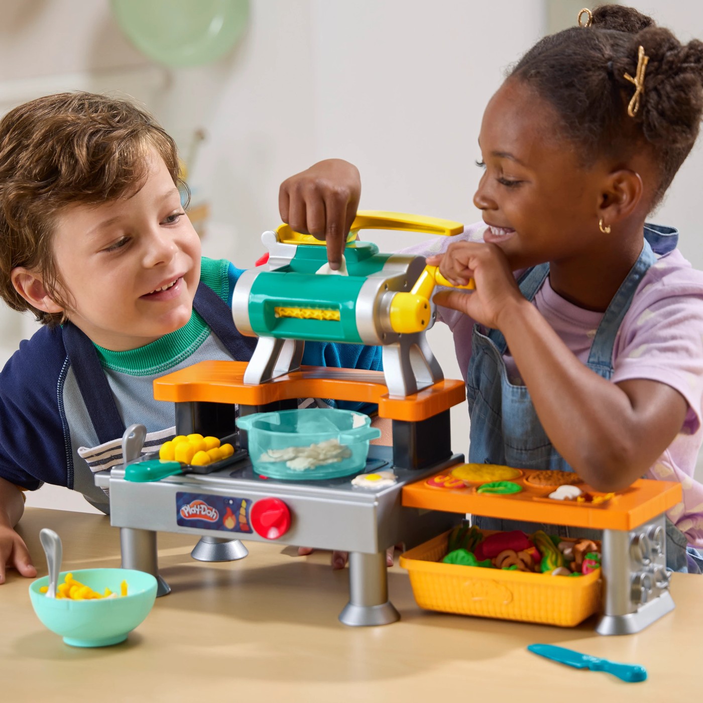 Play-Doh Super Sizzlin Kitchen Playset 4 of 4
