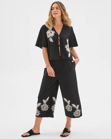 Resort Embroidered Detail Pants