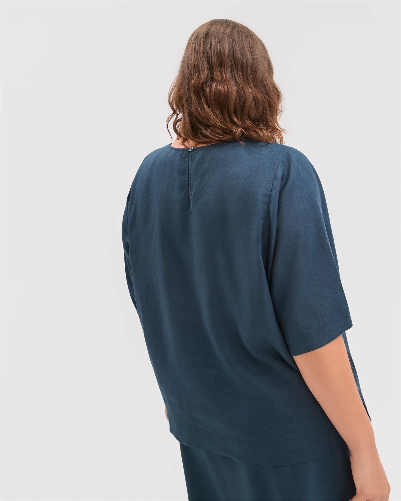 Plus Size European Linen Short Sleeve Seam Detail Top 4 of 5