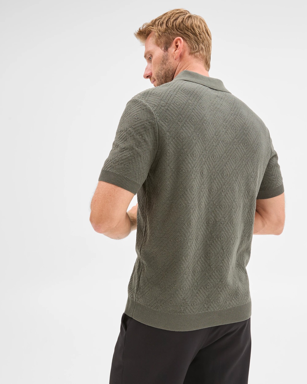 415_72084649_4+415T7208