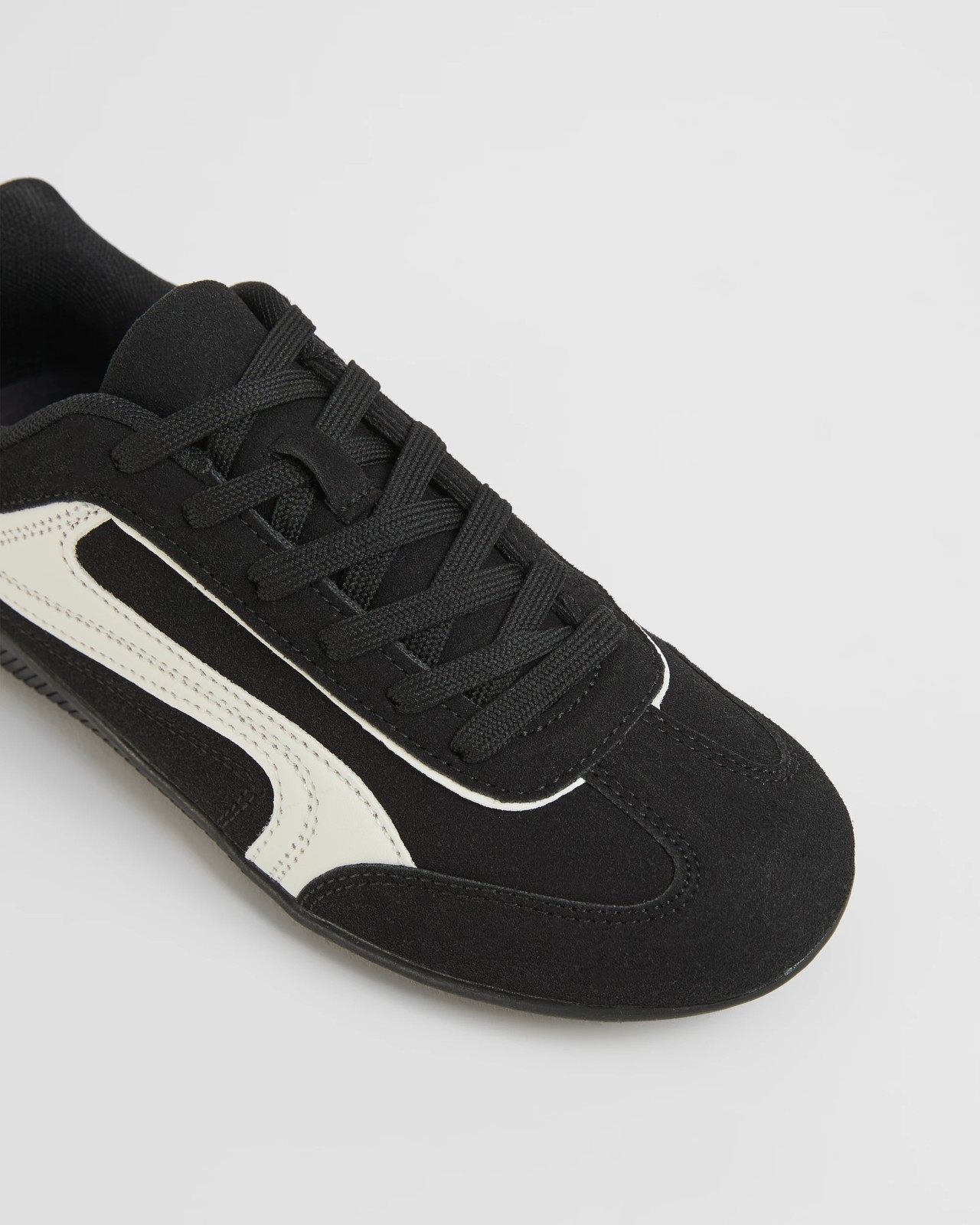 Sleek Sneakers - Black 4 of 4