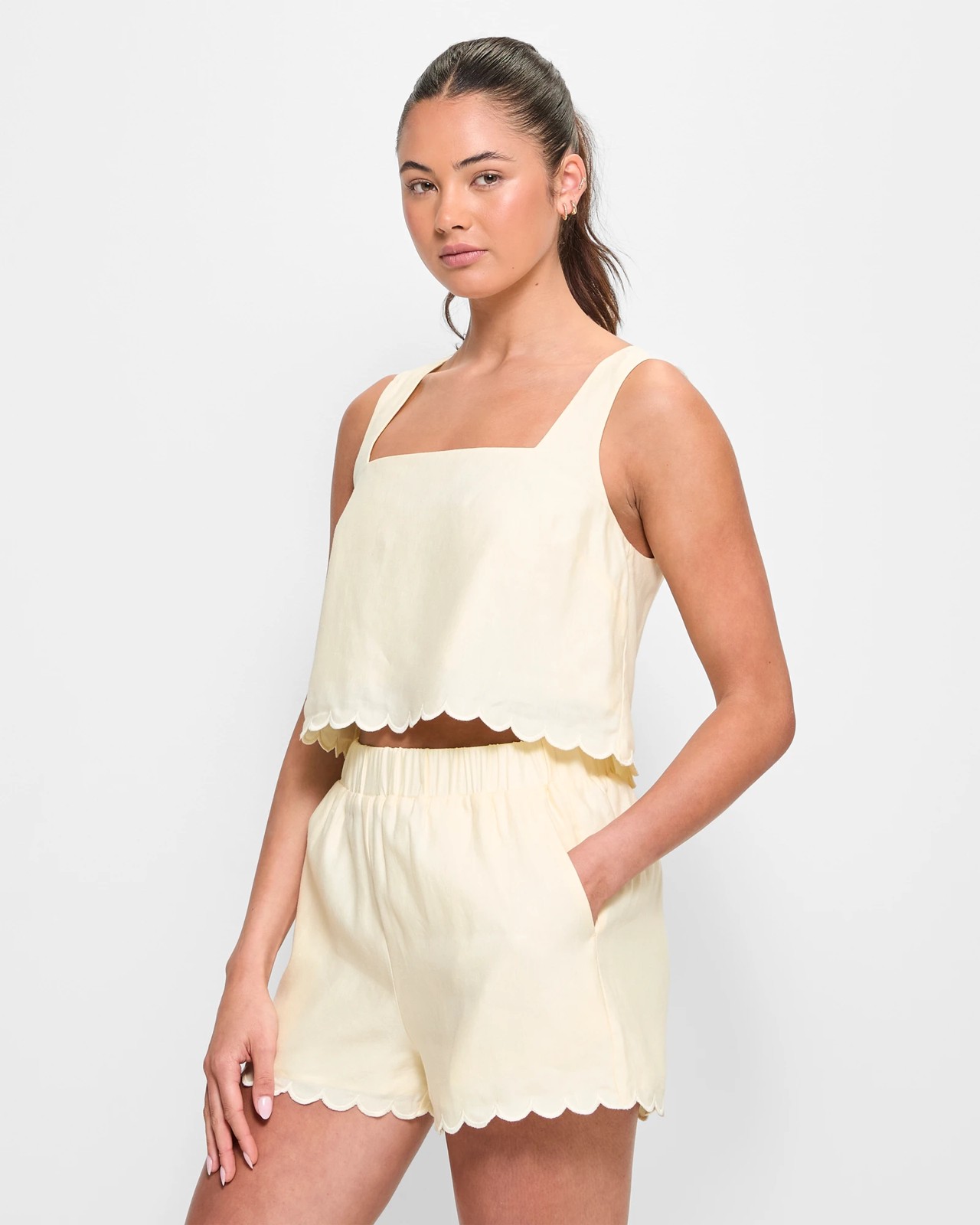 Linen Blend Scallop Hem Shorts 3 of 5