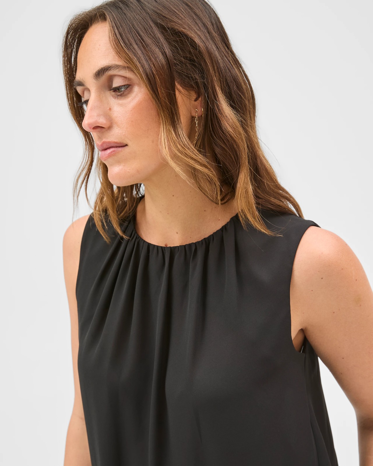 Preview Sleeveless Gathered Neck Blouse - Black 4 of 5