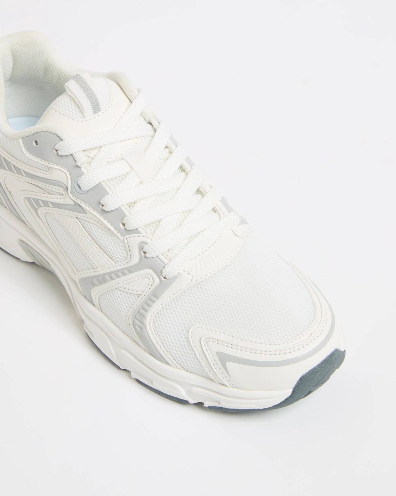 Mesh Runners - White 2 of 3