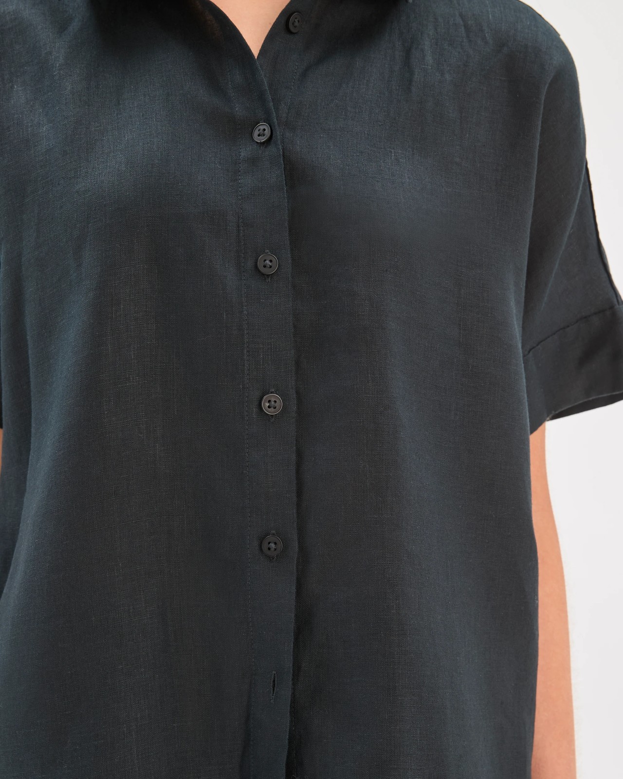Petites European Linen Boxy Short Sleeve Shirt 4 of 5