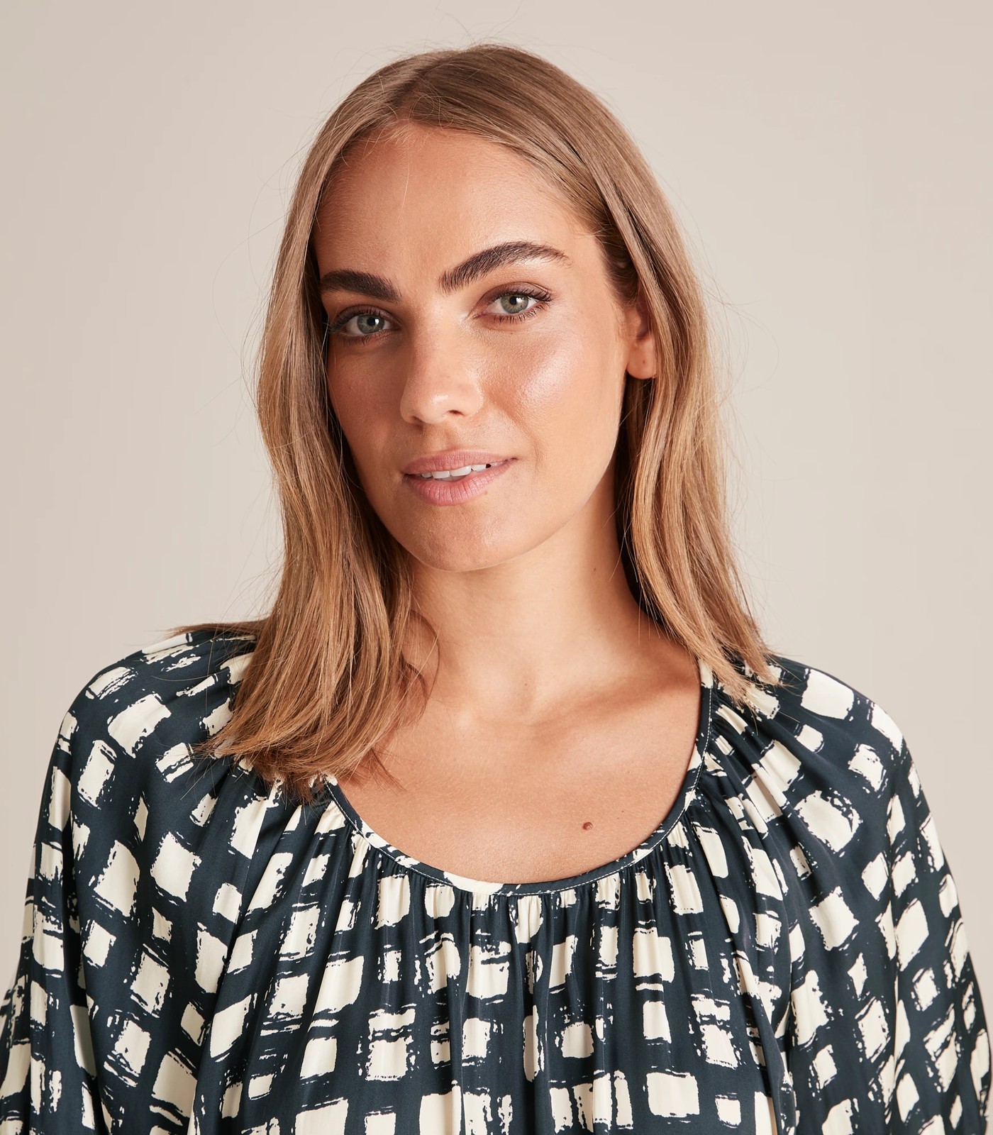 Preview Gathered T-Shirt 2 of 6