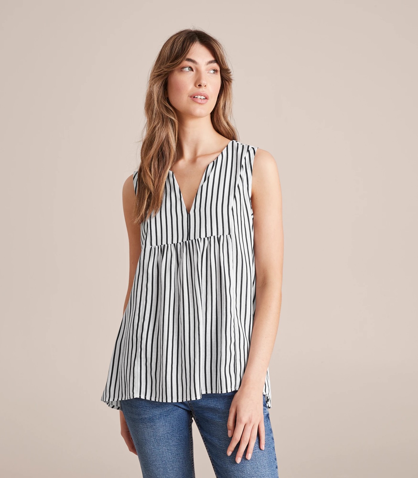 Sleeveless store peasant top