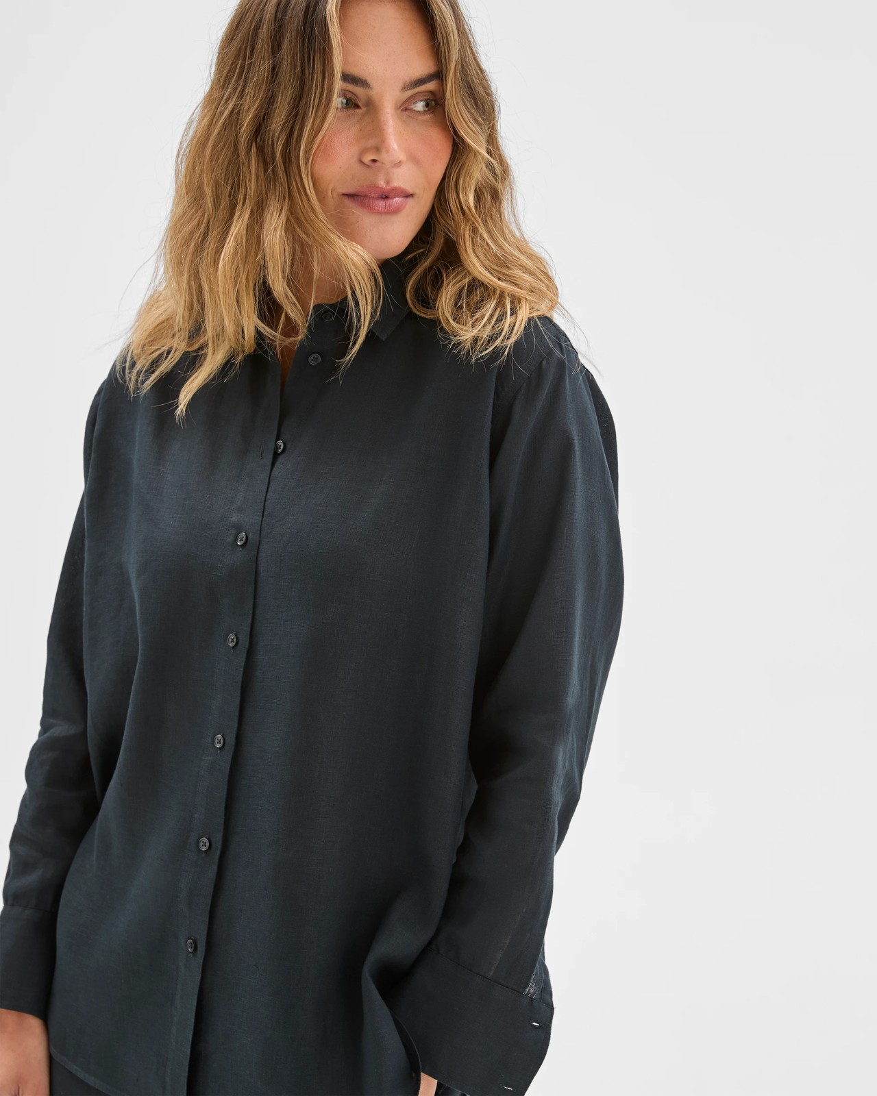European Linen Long Sleeve Shirt - Black 4 of 6