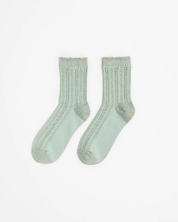 Embossed Cable Crew Socks