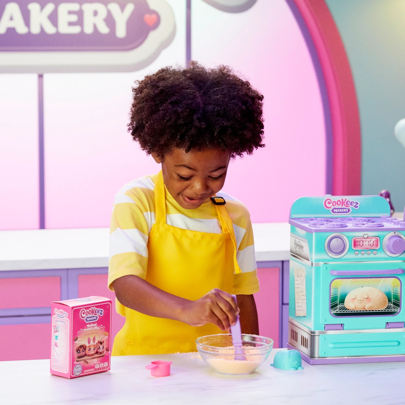 Cookeez Makery Oven. Mix & Make a Plush Best Friend! Place Your Dough in  The Oven and Be Amazed When A Warm, Scented, Interactive, Plush Friend  Comes