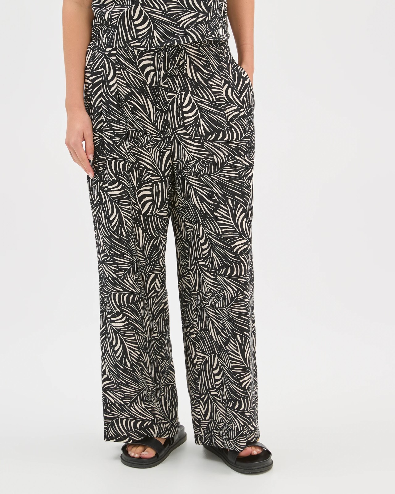 Print Tie Front Pants 4 of 5
